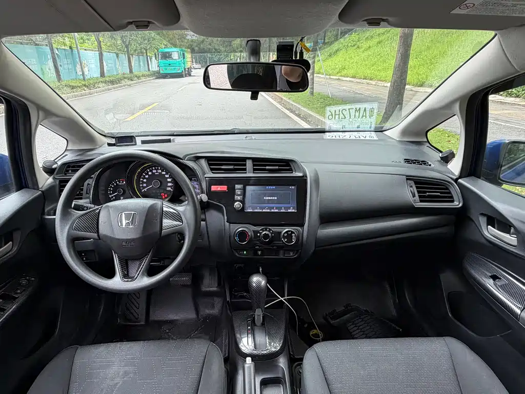 Honda Fit — миниатюра 7