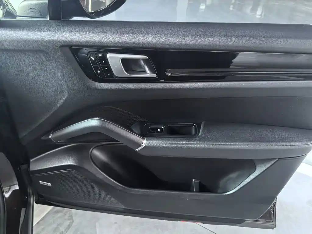 Porsche Cayenne Hybrid — миниатюра 16