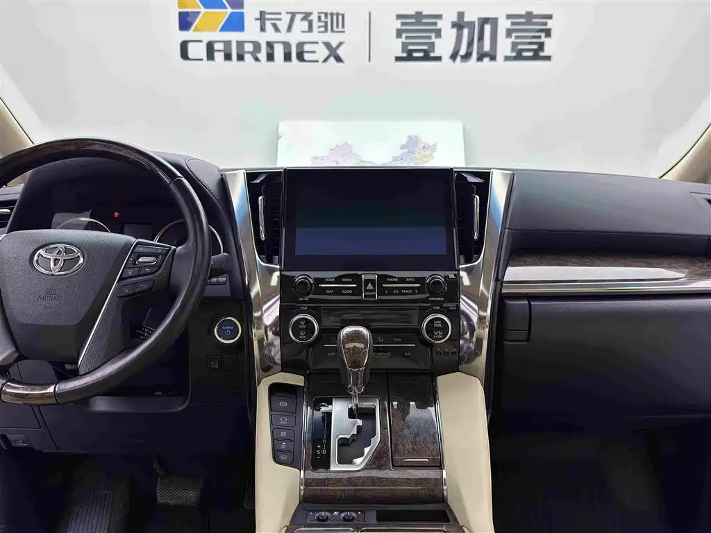 Toyota Alphard — миниатюра 12