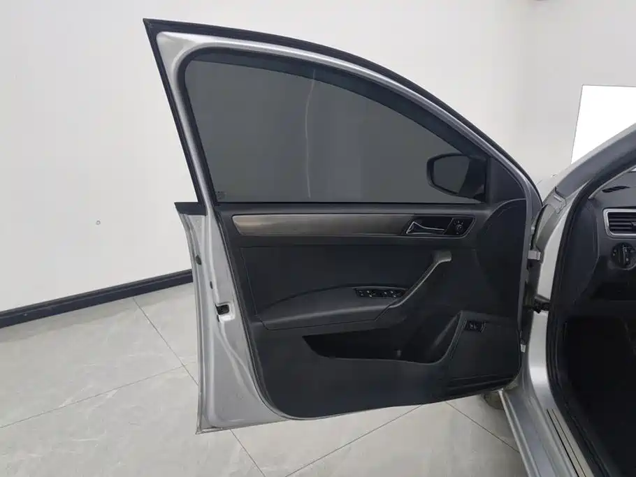 Volkswagen Santana — миниатюра 7