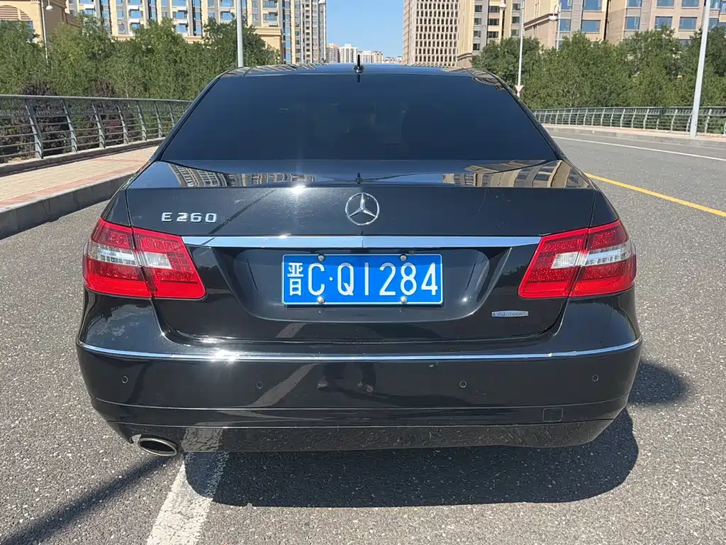 Mercedes-Benz E-Class — миниатюра 8