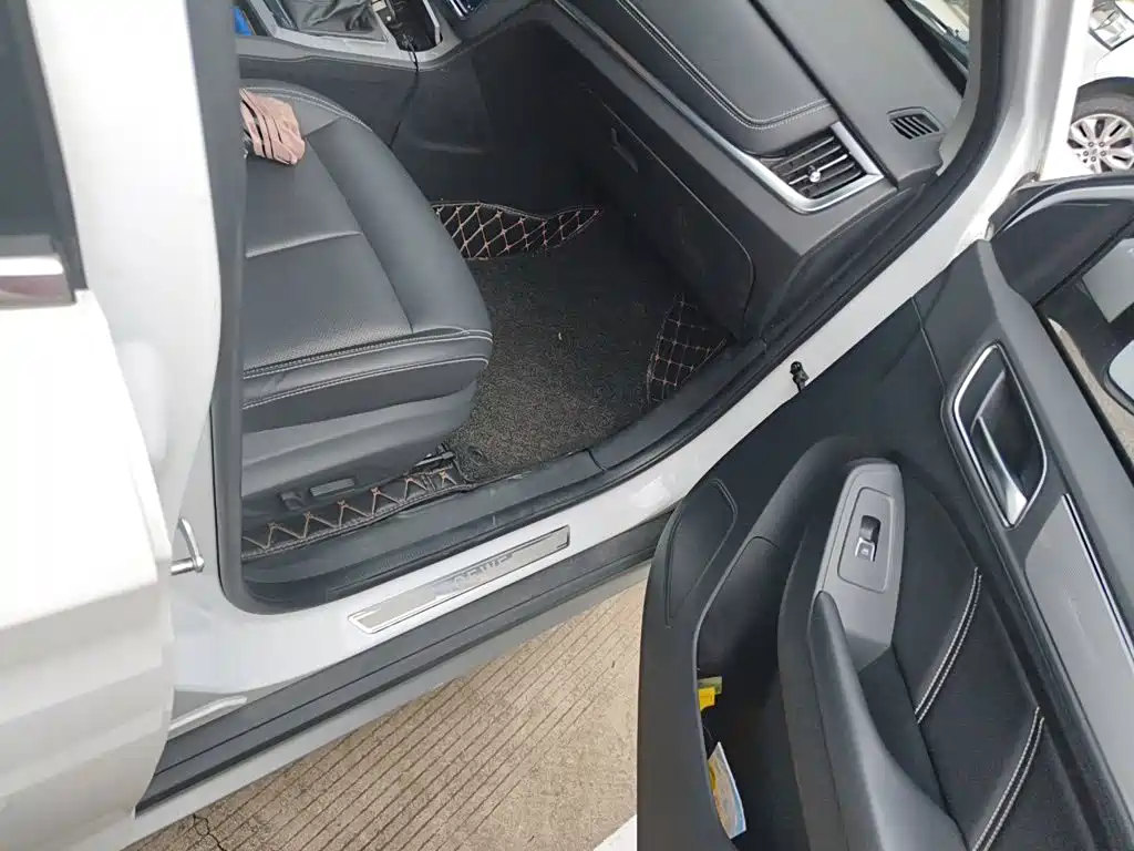 Roewe RX5 — миниатюра 20
