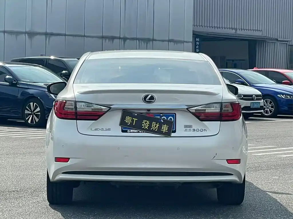 Lexus ES — миниатюра 8