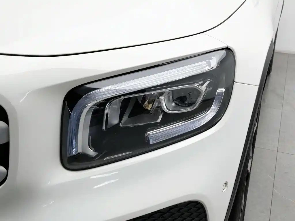 Mercedes-Benz GLB — миниатюра 7