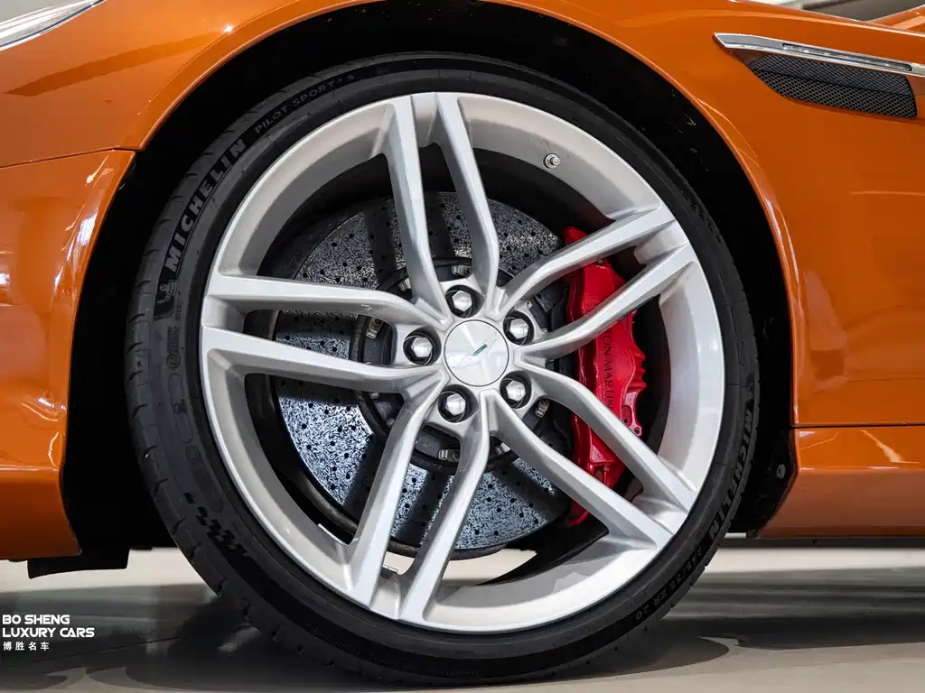 Aston Martin Virage — миниатюра 10