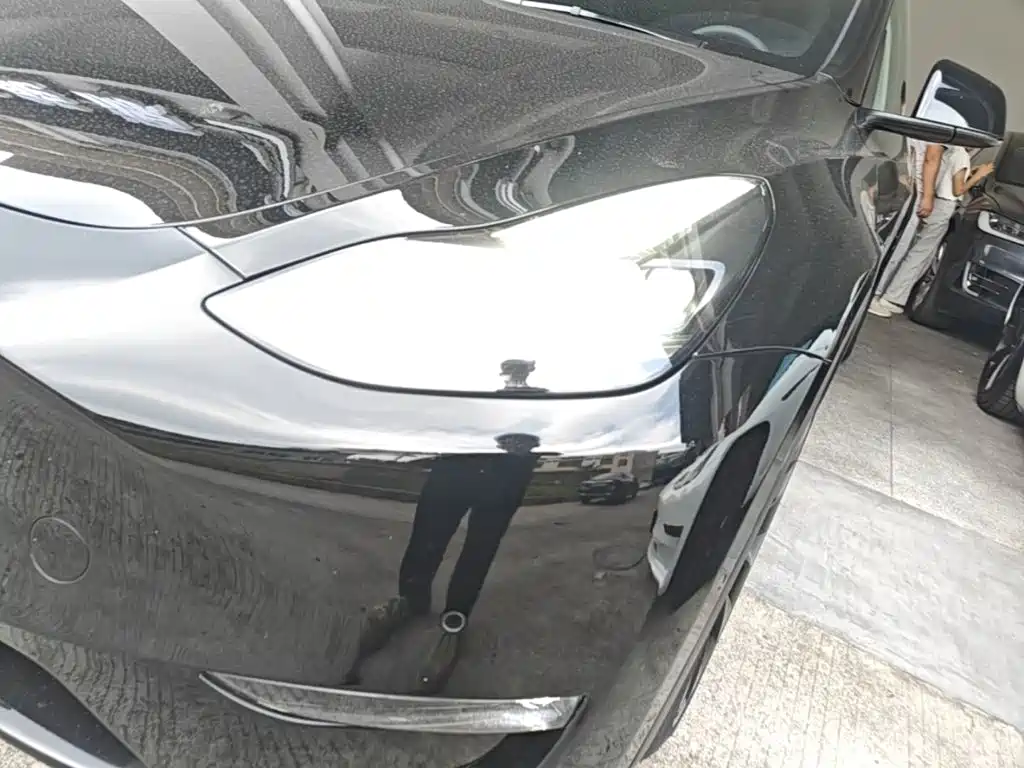 Tesla Model Y — миниатюра 24