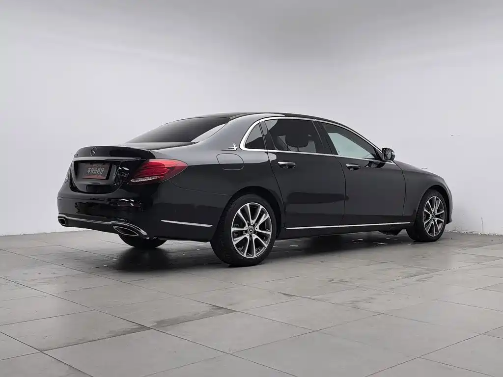 Mercedes-Benz E-Class — миниатюра 2