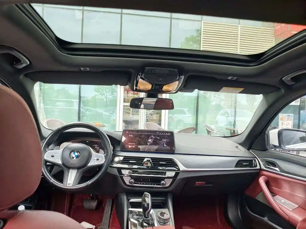 BMW 5 Series — миниатюра 4