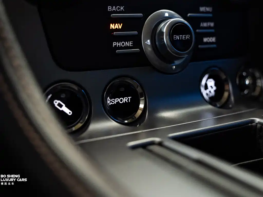 Aston Martin Virage — миниатюра 13