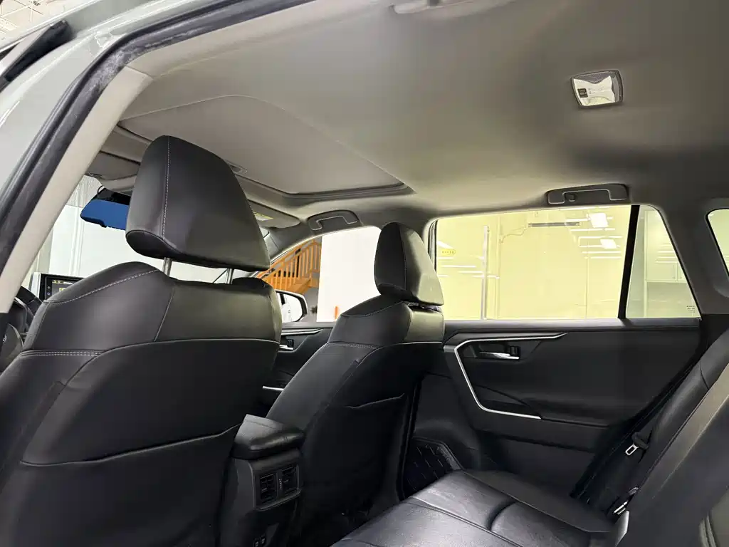 Toyota RAV4 — миниатюра 15