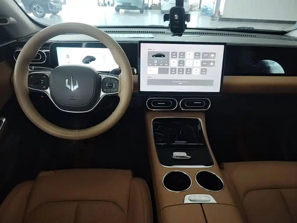 Leapmotor Leapmotor C01 — миниатюра 10