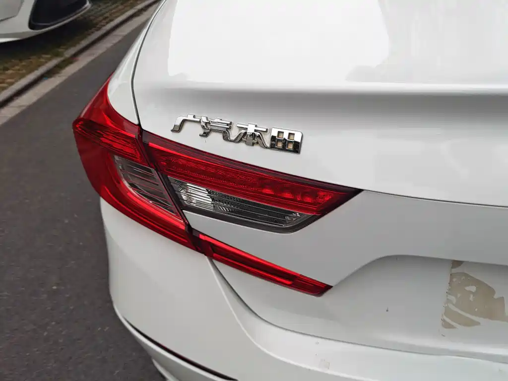 Honda Accord — миниатюра 13