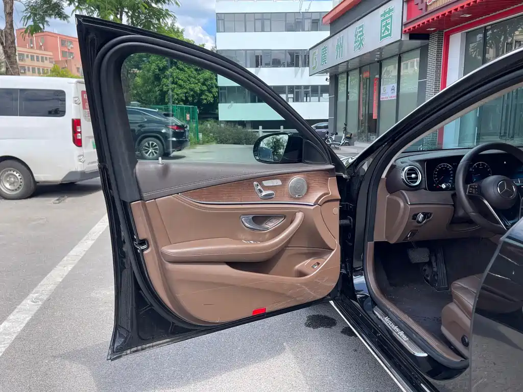 Mercedes-Benz E-Class — миниатюра 21