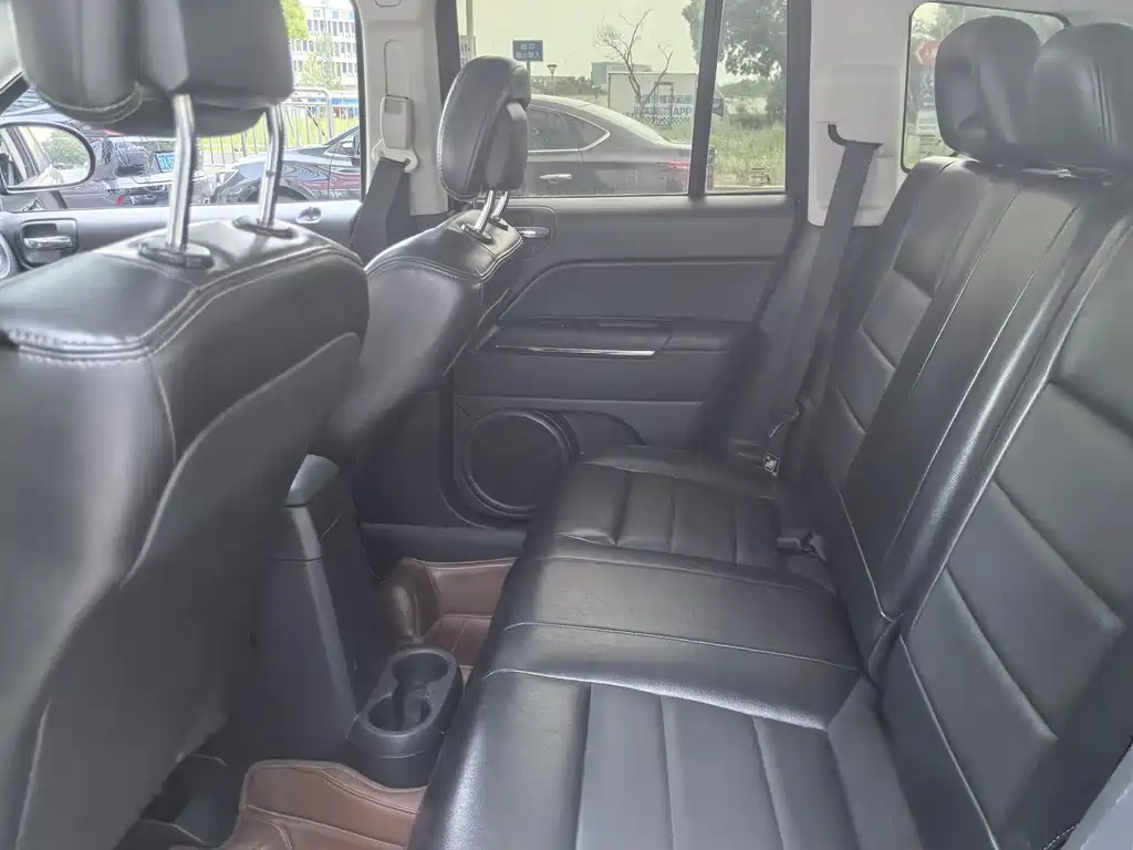 Jeep Compass (Import) — миниатюра 10