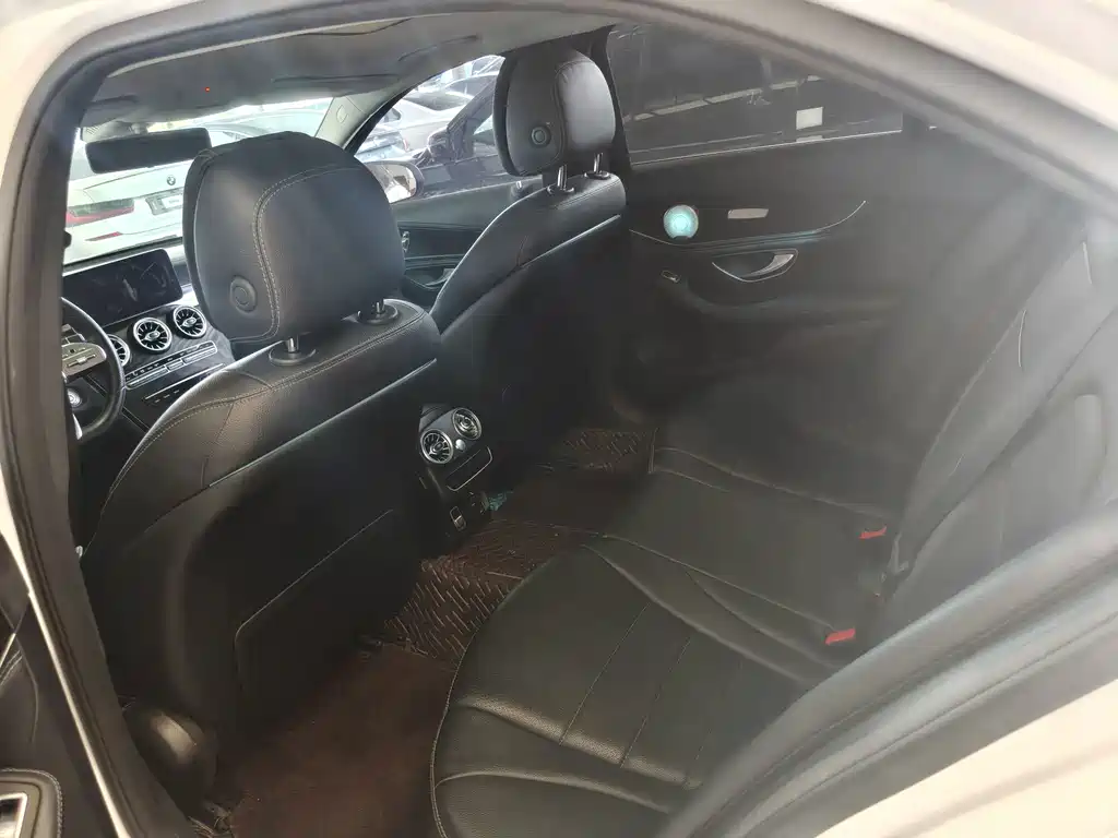 Mercedes-Benz C-Class — миниатюра 7