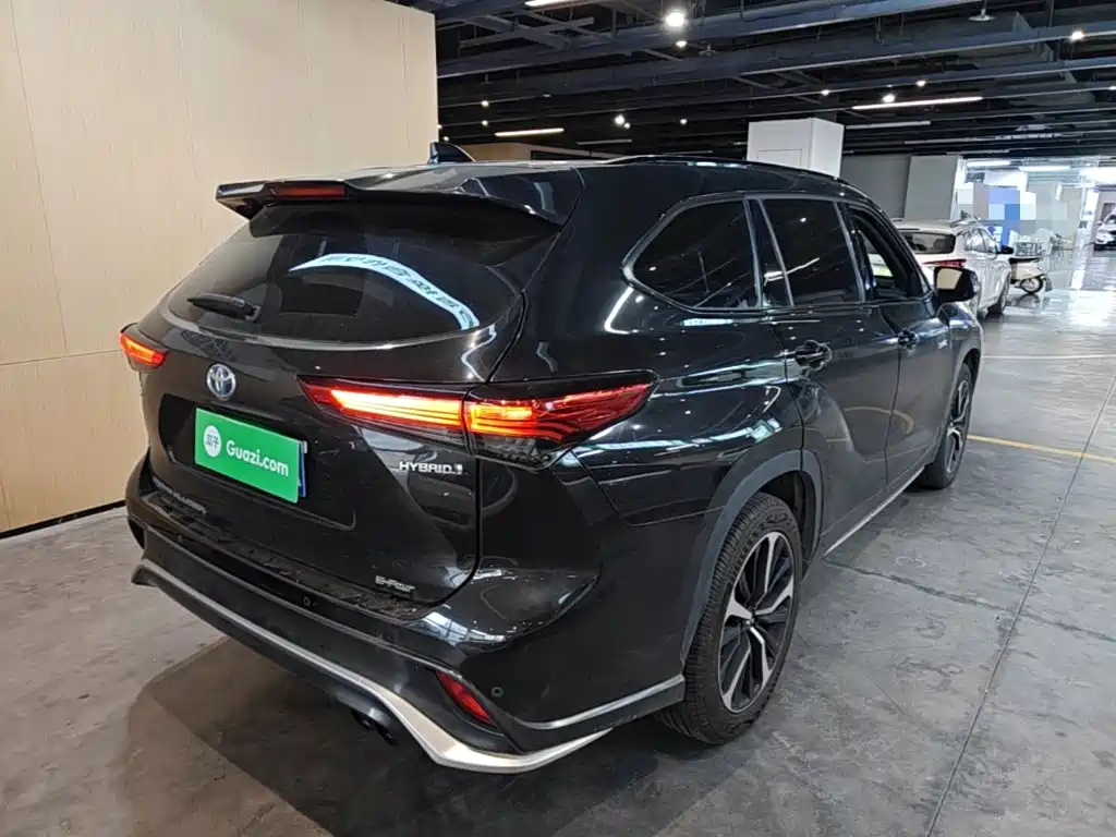 Toyota Crown Kluger — миниатюра 7