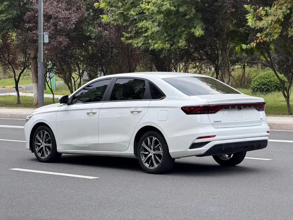 Geely Emgrand — миниатюра 9