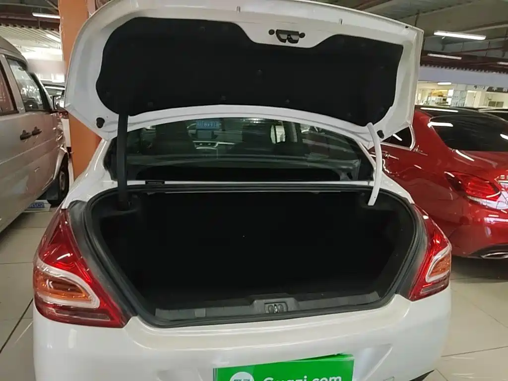 Peugeot 308 — миниатюра 19