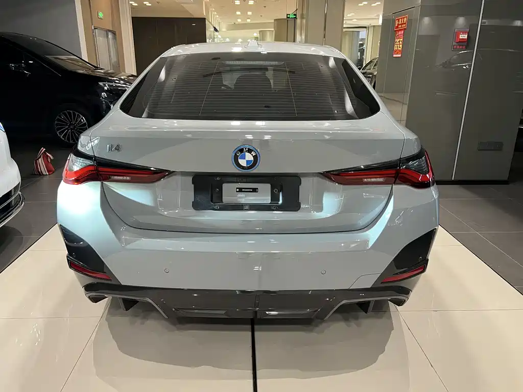 BMW i4 2023 eDrive35