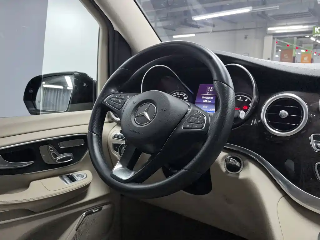 Mercedes-Benz V-Class — миниатюра 11