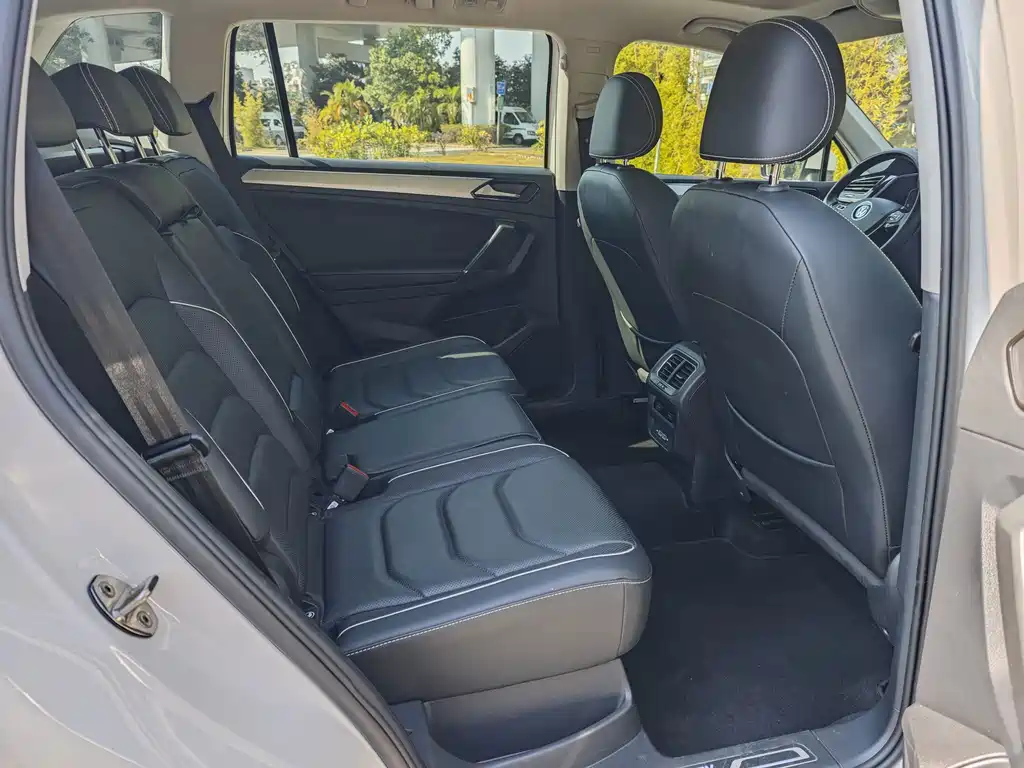 Volkswagen Tiguan L PHEV — миниатюра 14