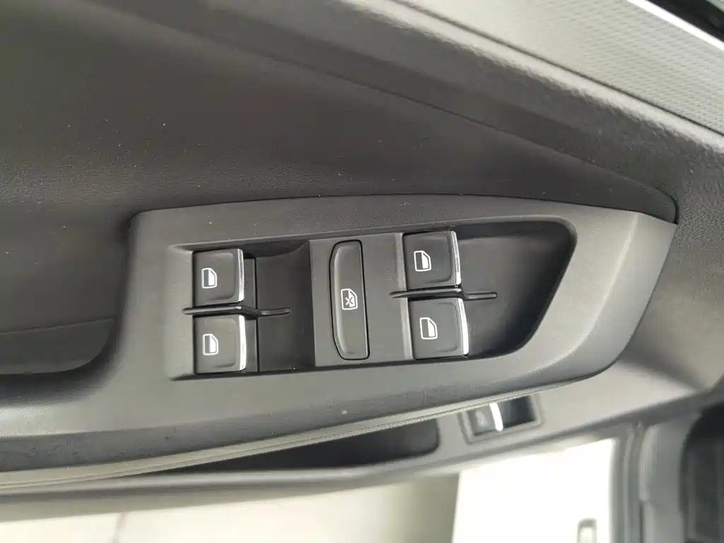 Volkswagen Sagitar — миниатюра 9