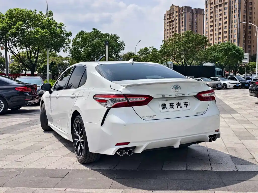 Toyota Camry — миниатюра 6