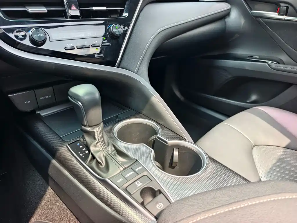 Toyota Camry — миниатюра 23