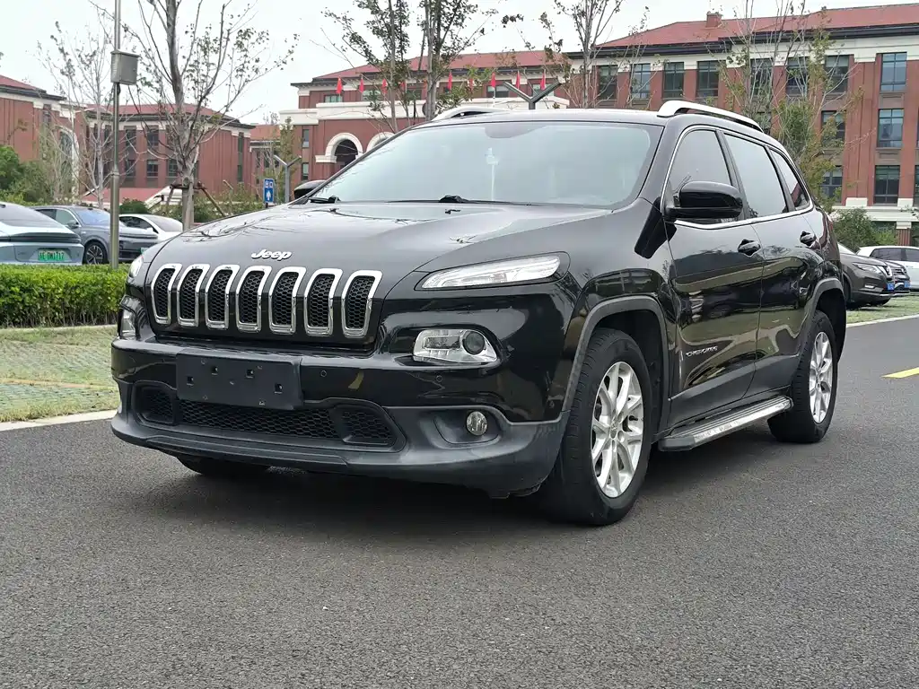 Купить Jeep Cherokee