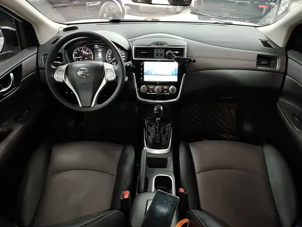 Nissan Tiida — миниатюра 10