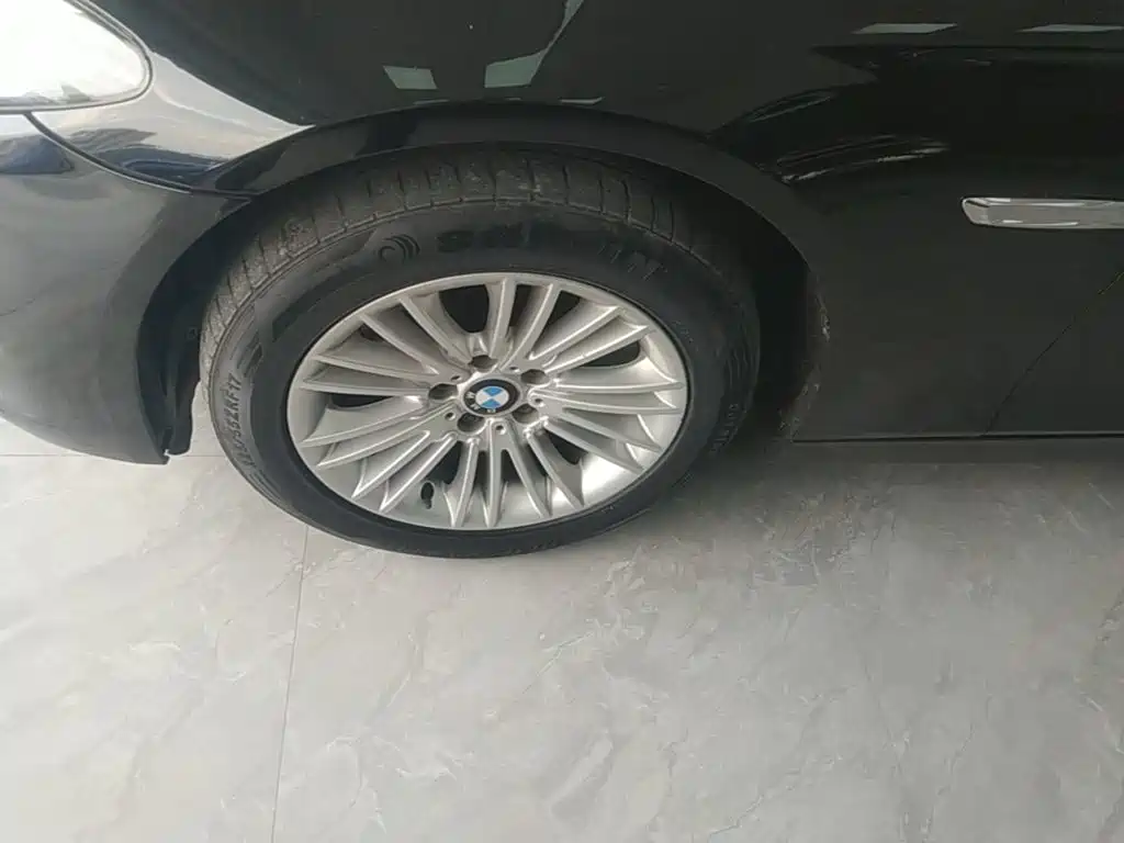 BMW 5 Series — миниатюра 23