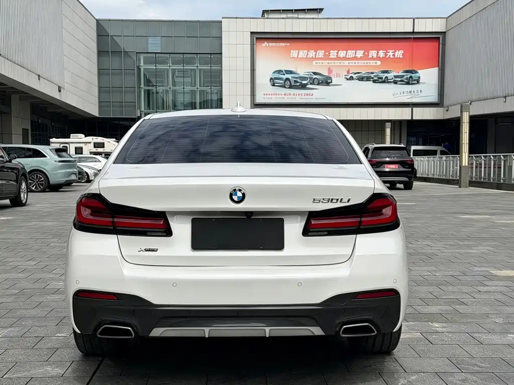 BMW 5 Series — миниатюра 14