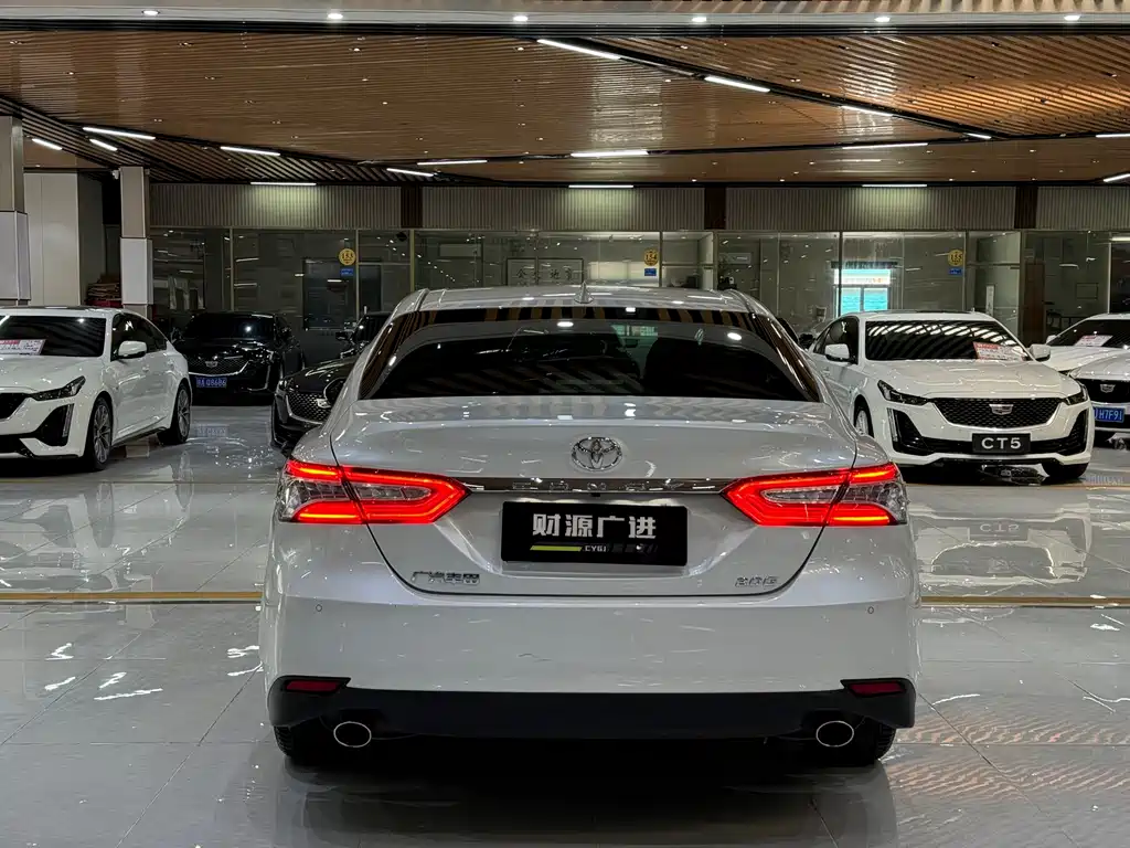 Toyota Camry — миниатюра 12