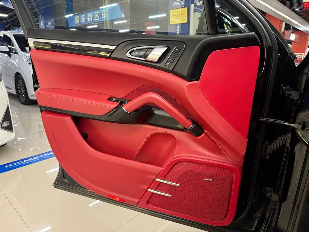 Porsche Cayenne — миниатюра 12