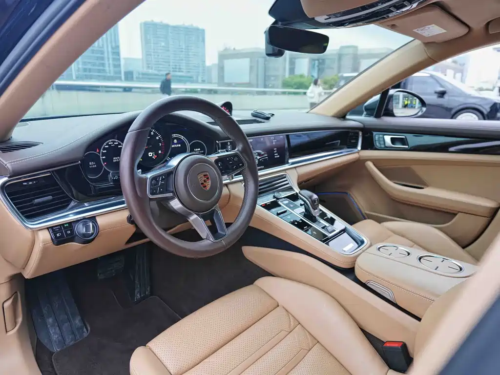 PORSCHE PANAMERA