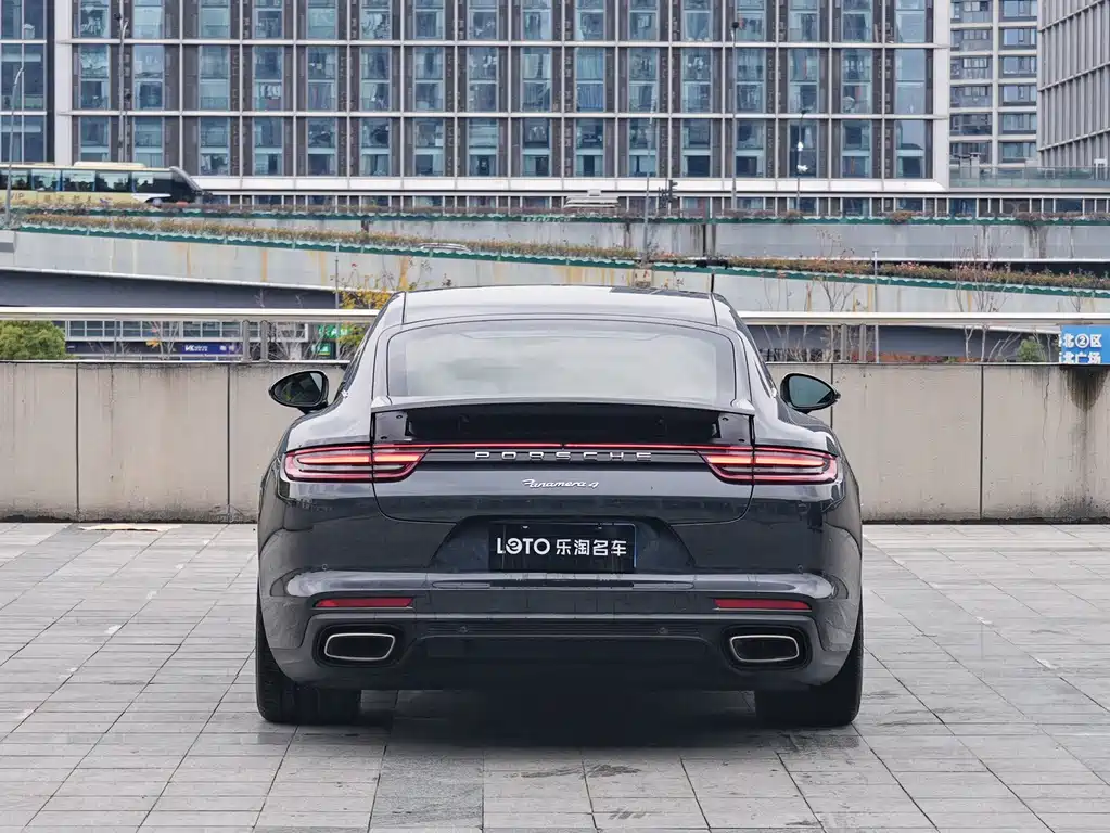 PORSCHE PANAMERA