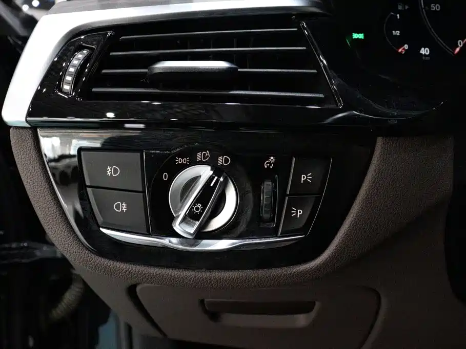 BMW 5 Series New Energy — миниатюра 17