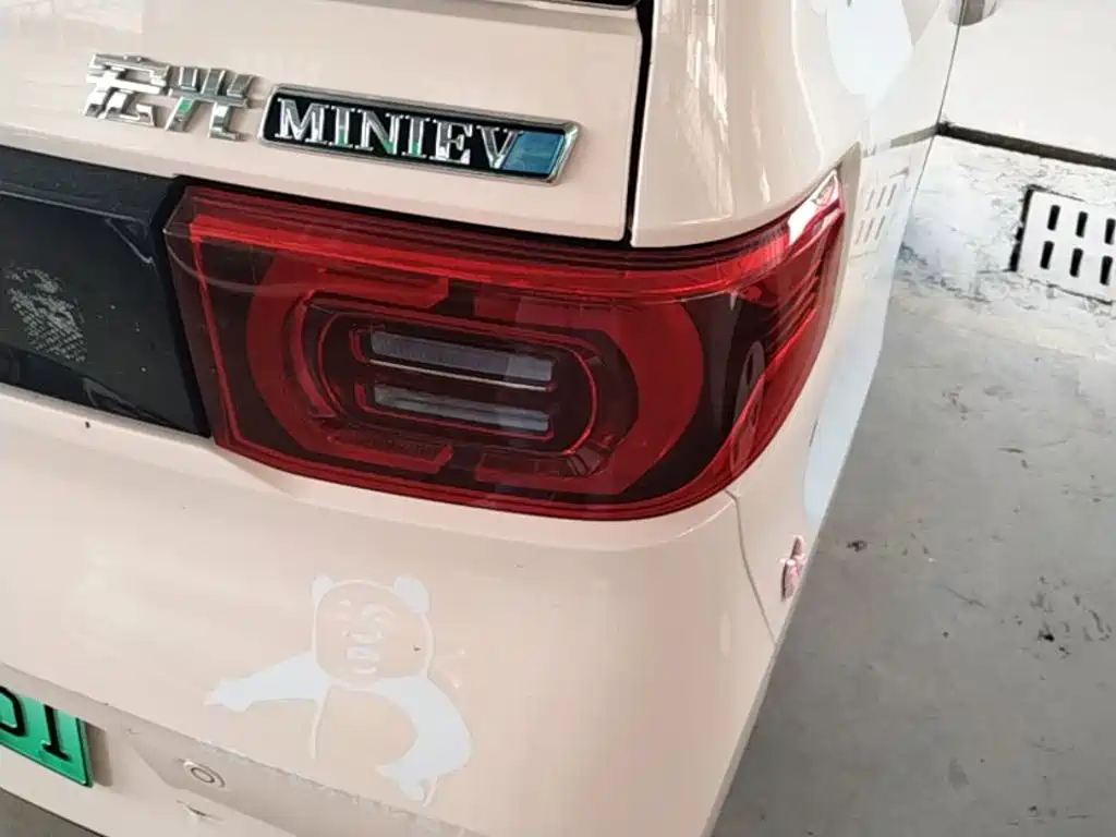 Wuling MINIEV — миниатюра 8