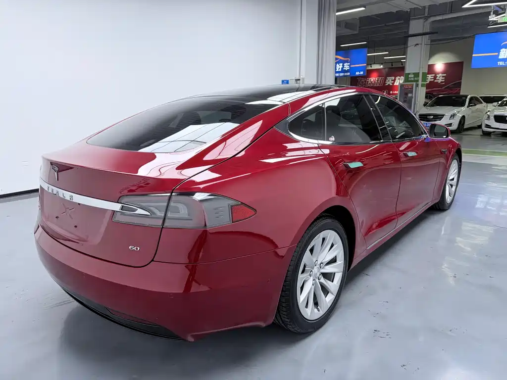 Tesla Model S — миниатюра 11