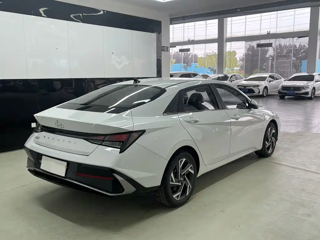Hyundai Elantra — миниатюра 5