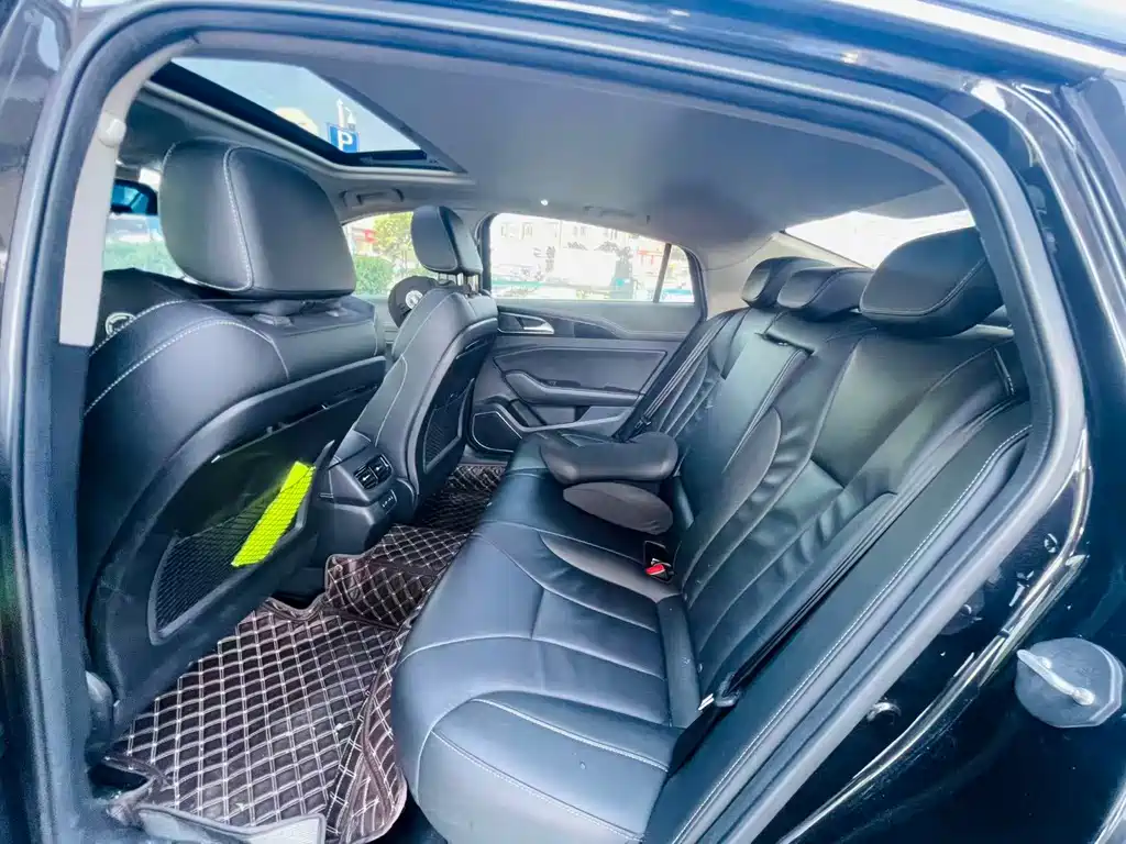 Hongqi Hongqi H5 — миниатюра 8