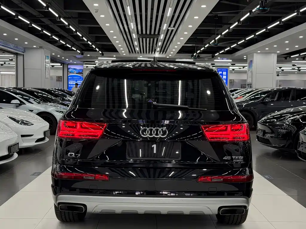 Audi Q7 — миниатюра 5