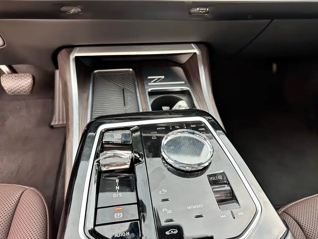 BMW 7 Series — миниатюра 16