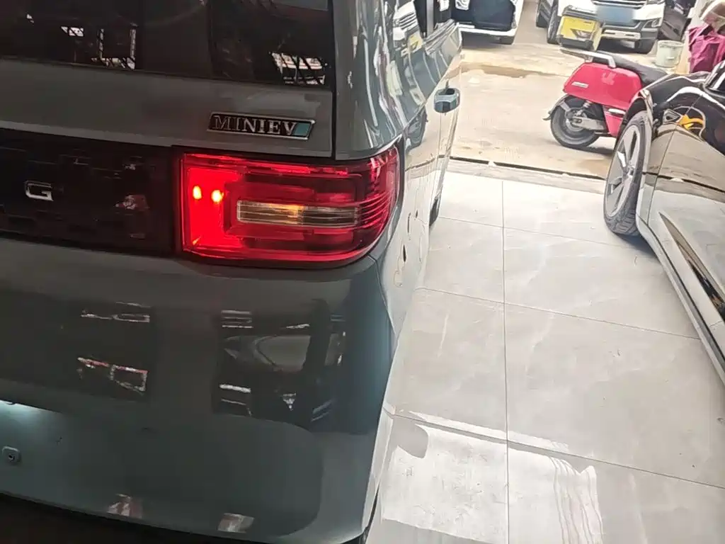 Wuling MINIEV — миниатюра 8