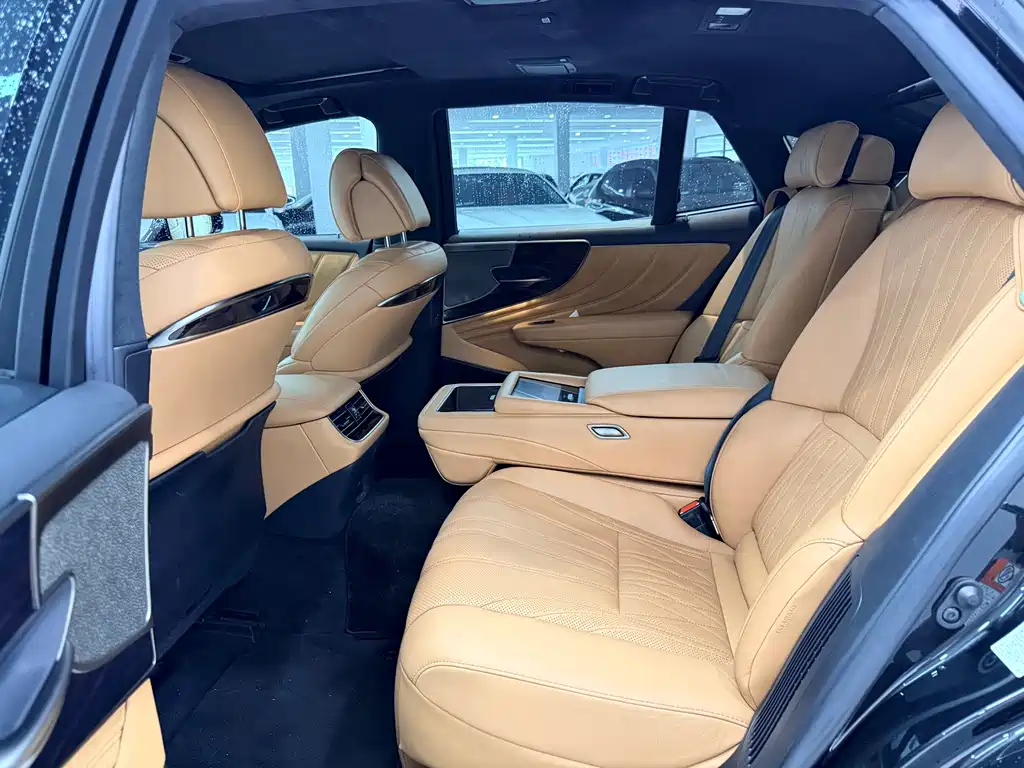 Lexus LS — миниатюра 6