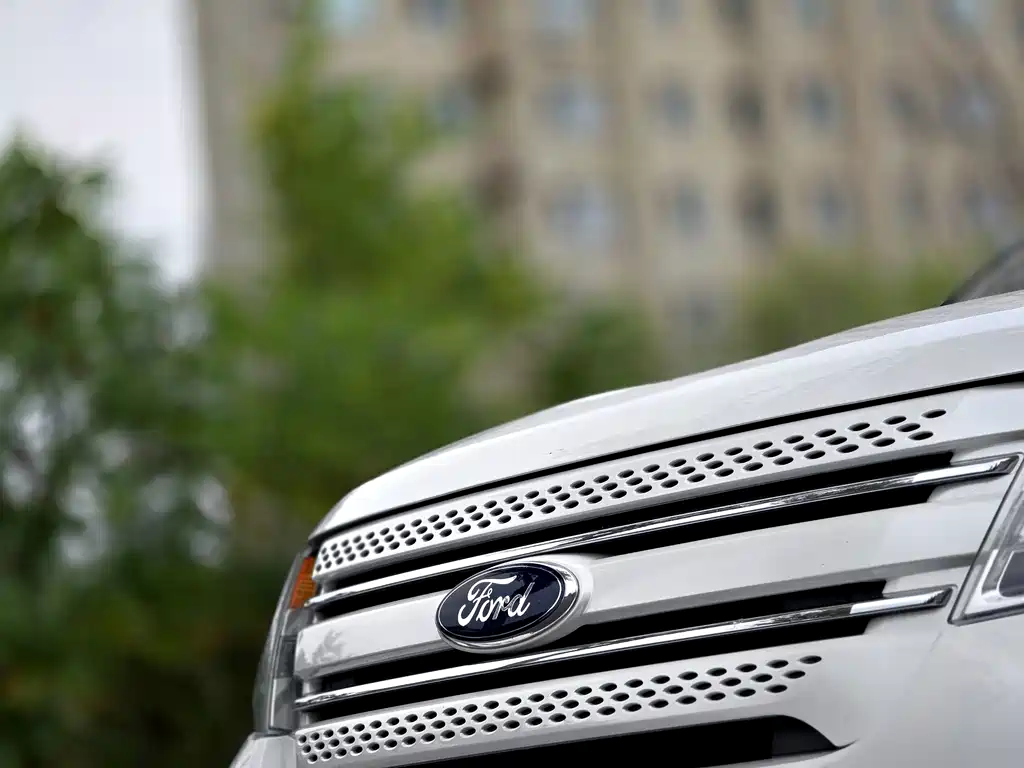 Ford Explorer (Import) — миниатюра 9