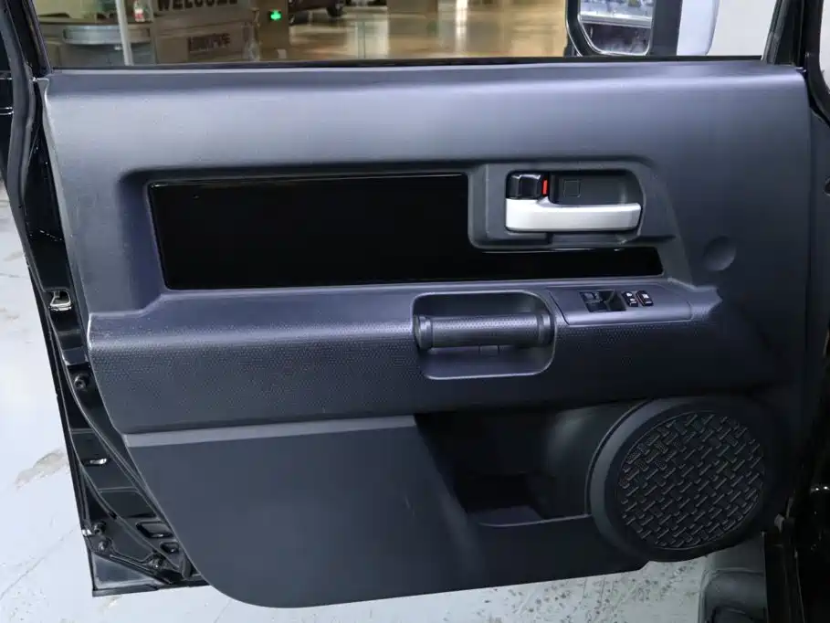 Toyota FJ Cruiser — миниатюра 9