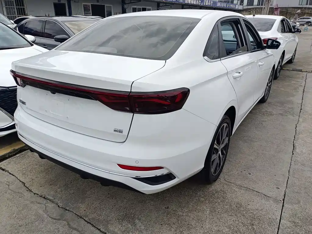 Geely Emgrand — миниатюра 14