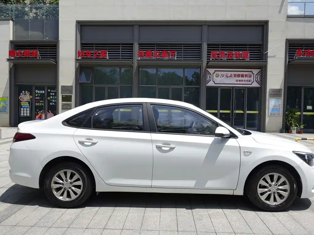 Hyundai Elantra — миниатюра 3