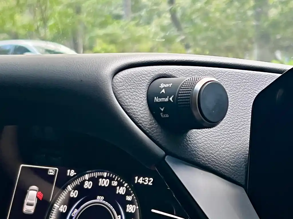 Lexus ES — миниатюра 27